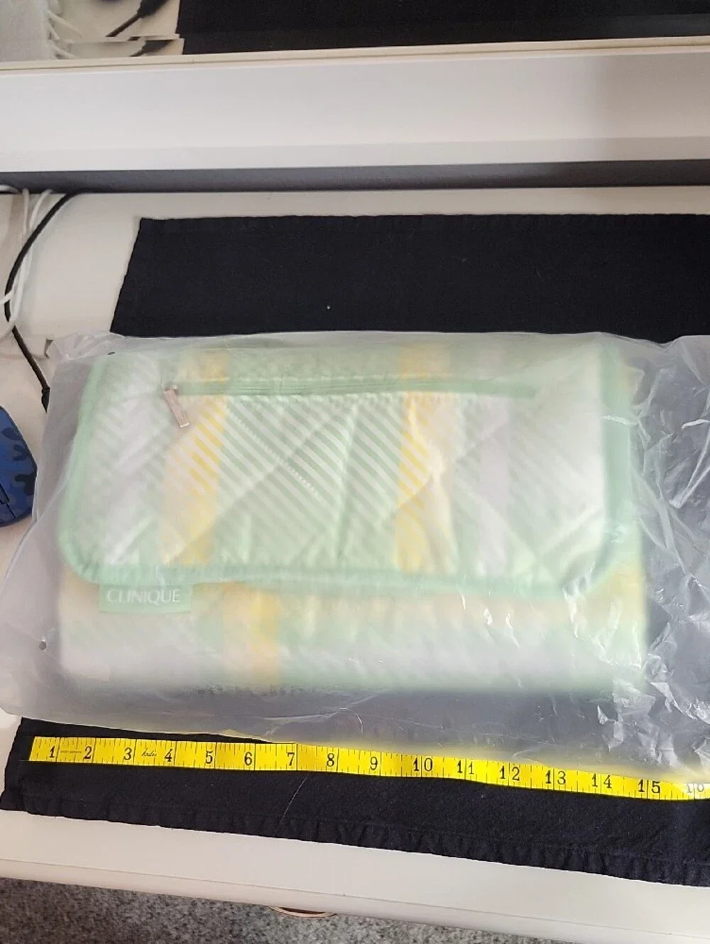 New Clinique Quilted Travel Picnic Blanket in Mint Green & Yellow With Handle